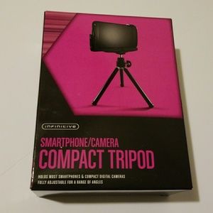 Compact tripod for smartphones